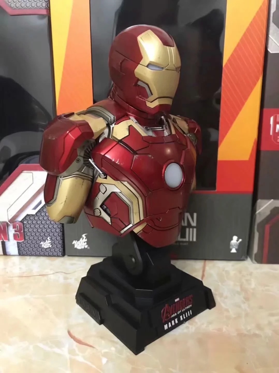 Marvel fer homme marque XLIII 43 buste pré-peint modèle Kit avec lumière LED PVC Action figurine modèle jouet