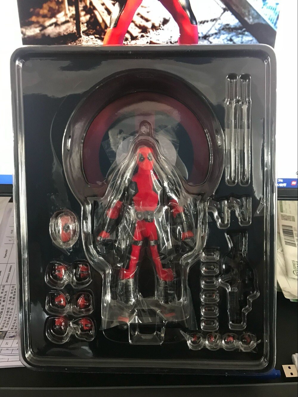 Deadpool figurine Mezco